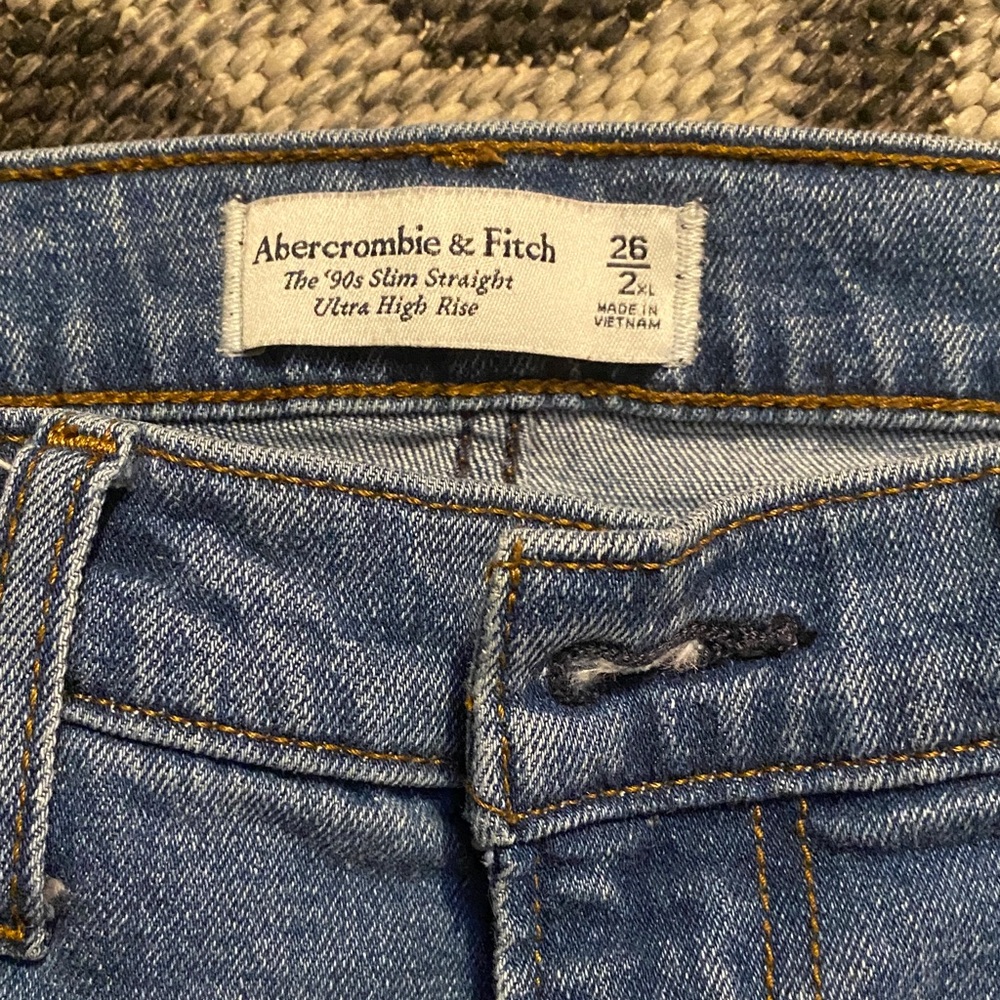 Abercrombie & Fitch '90s Slim Straight Ultra High Rise Jeans